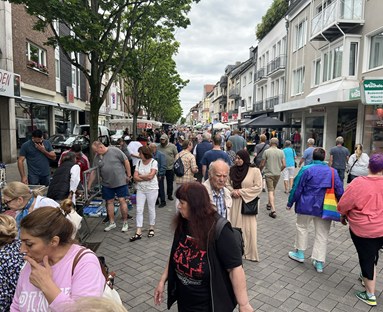 Markt Troisdorf, Riesen Stadtflohmarkt in der City (Fußgängerzone). Nur 1x im Jahr!