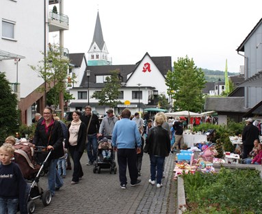 Markt Wiehl, Stadtflohmarkt, Rund um den Weiherplatz und Nebenstraßen