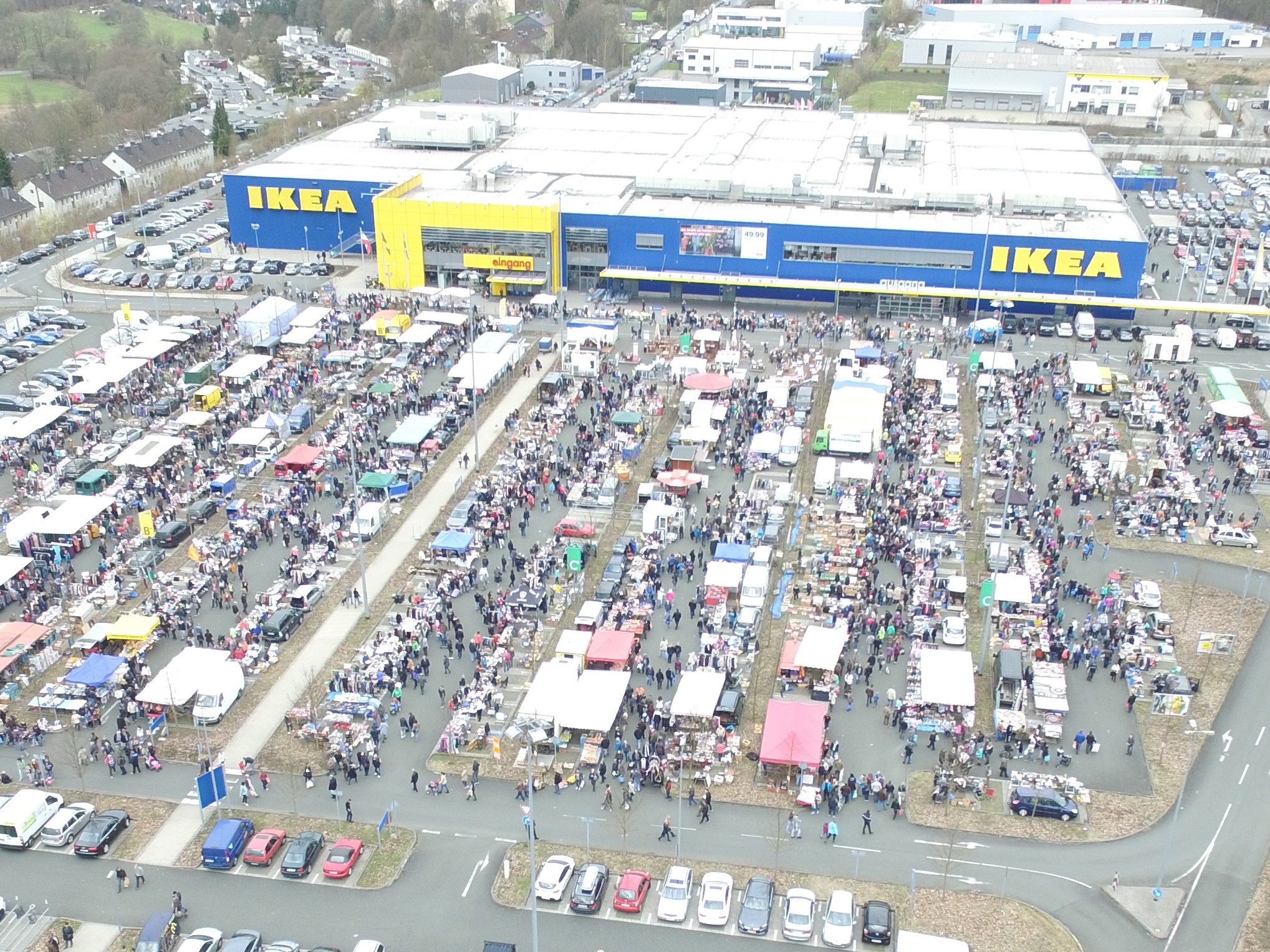 Siegen, Trödelmarkt bei IKEA Grote & Hiller