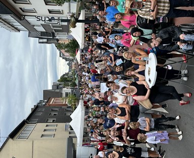 Markt Waldbröl, Riesen Stadtflohmarkt auf der gesperrten Kaiserstraße. Nur 1x im Jahr!
